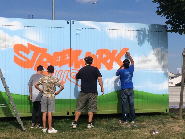 Streetwork auf dem Flugfeld: Graffiti-Projekt
