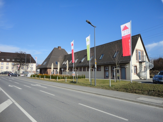 Alte Wache mit Fahnen