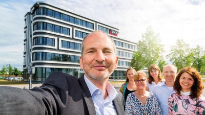 Wir übersetzen Topstandort in über 100 Sprachen. Mit nur einem Wort: Flugfeld.