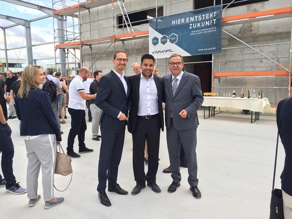 Sascha Dorday (GF Wirtschaftsförderung Sindelfingen), Cem Karanfil und Peter Brenner (Zweckverband Flugfeld) v.l.n.r.