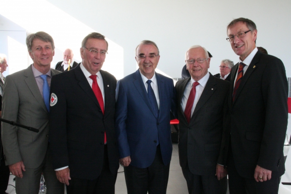 Hans Heinz (DRK-Landesgeschäftsführer Baden-Württemberg), Michael Steindorfner (Präsident DRK-Kreisverband Böblingen), Wolfgang Rückert (Staatssekretär a. D.),  Dr. Lorenz Menz (Staatssekretär a.D. und Präsident DRK-Landesverband Ba-Wü) und Landrat Roland Bernhard.