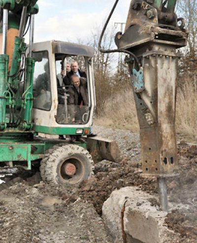 Erster Meißelschlag zur Fußgängerunterführung